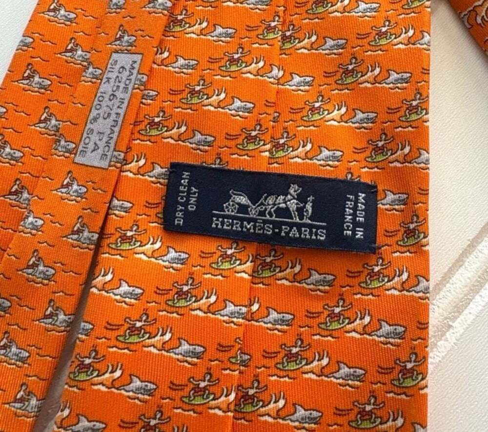 Hermès Orange Silk Surfing & Sharks Pattern Tie 625675 PA - Picture 2 of 7